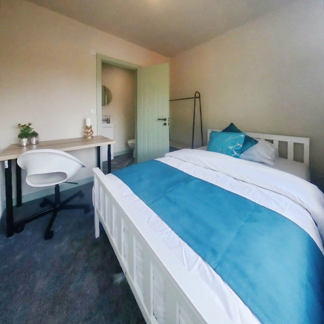 En-Suite Rooms - South Wirral (Great Sutton) Main Photo