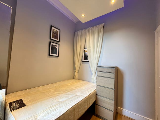 Spacious Double Room Near Nine Elms - &pound;850/M Main Photo