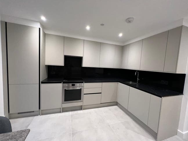 Replacement Tenant Wanted  Spacious Room Available Main Photo