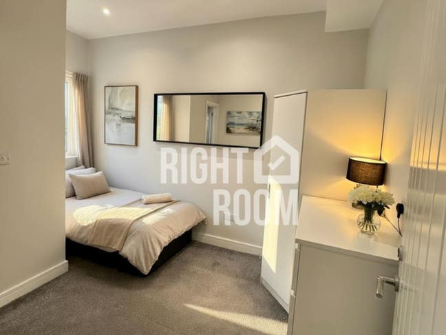 Ensuite | Fareham PO16 | Available Now Main Photo