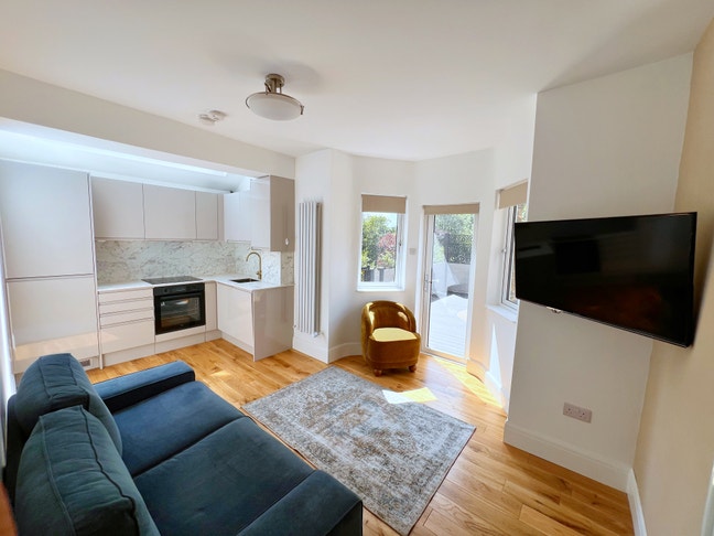 2 Bed, 2 Bath Flat Tierney Road, SW2 Main Photo