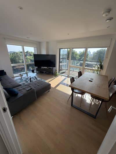Room in a 2 bed w/ ensuite Main Photo