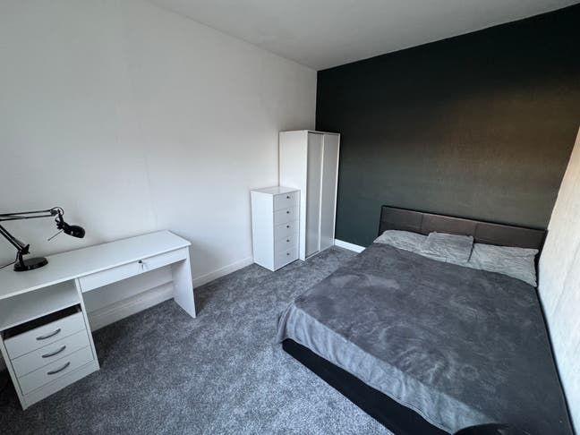 2 Double Bedrooms [All Bills Included] Main Photo