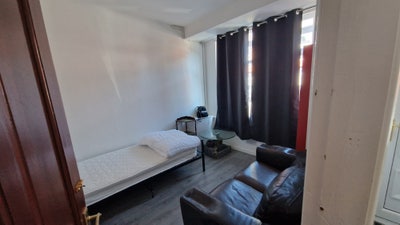 Room for rent Main Photo