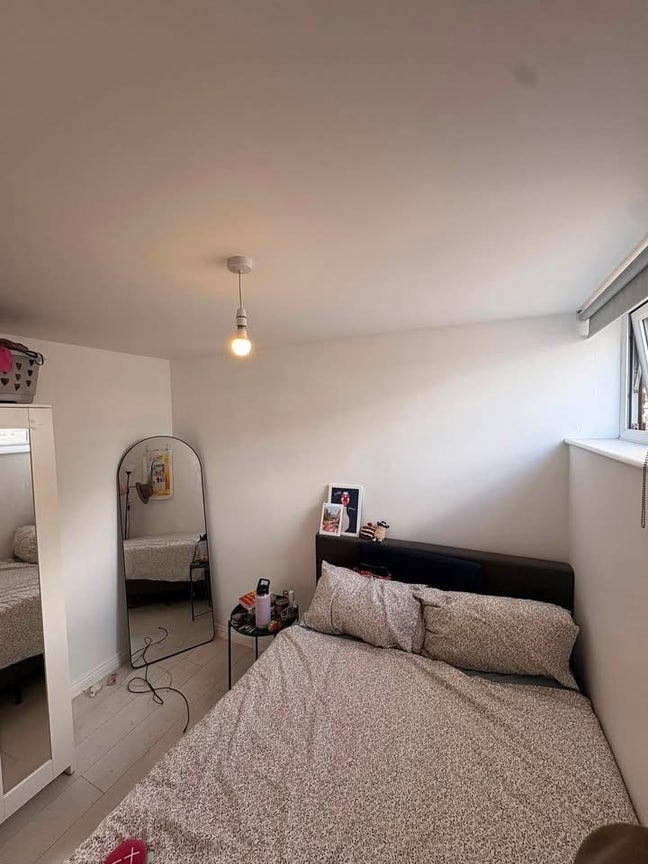 Double Room Available Sw  Main Photo
