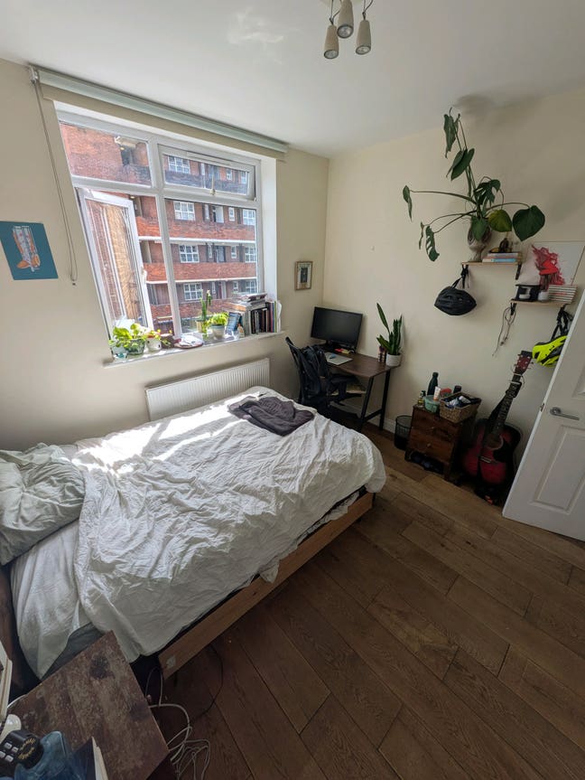 August only - room in 2 bed  Main Photo