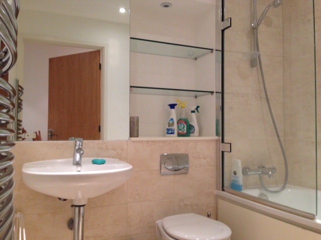 Modern 2 Bedroom Flat to Share (Admiralty Quarter) Main Photo