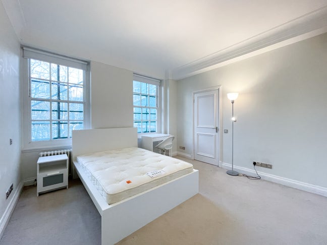 Big Ensuite in St Johns Wood Main Photo