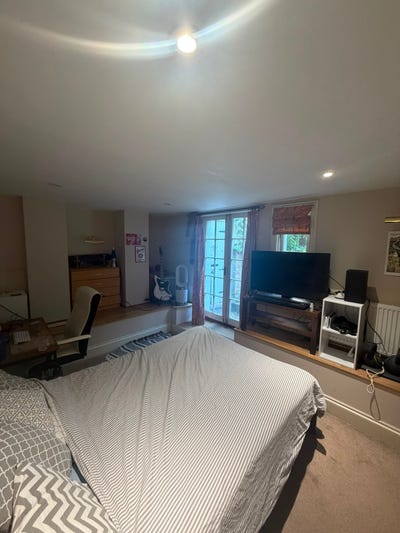 Spacious, Sunny Double Room with Garden Access Main Photo