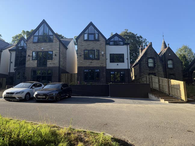     Brand-New Luxury En-Suite Rooms – Opposite BRI Main Photo