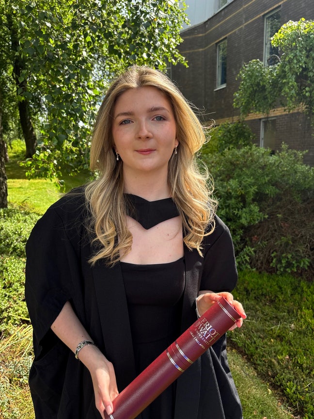 I am a professional female aged 22 working ne... Main Photo