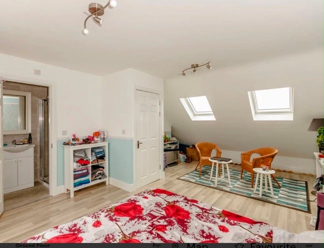 King Room + En-Suite | 3 Min to Hounslow East Main Photo