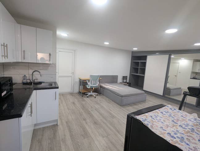 One spacious studio room available/all bills! Main Photo