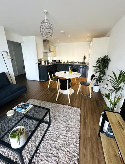 Temporary room available in a modern 2-bed, 2-bath Main Photo