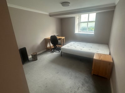 Room to rent from October Main Photo