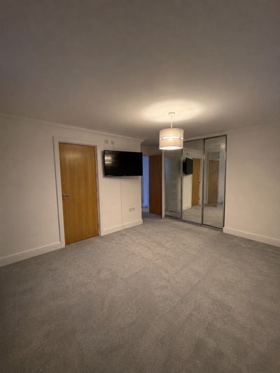 Master Bedroom with En-Suite Main Photo