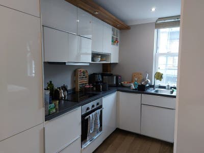 Room to rent in 2 bed flat in Clifton Main Photo