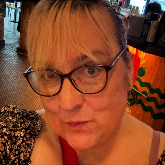 Professional female looking for room to rent  Main Photo