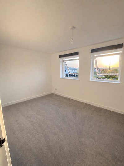 Large Double Room in Modern New Build  Main Photo