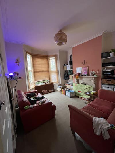 Bright Ground-Floor Flat with Private Garden Main Photo