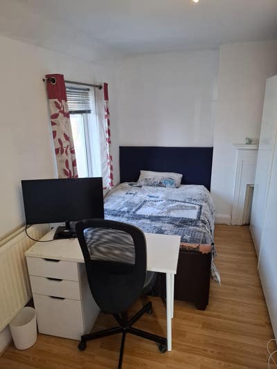 Large Double Room in Stratford House Main Photo