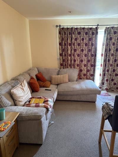 Double Bed with Separate Bathroom Available Main Photo