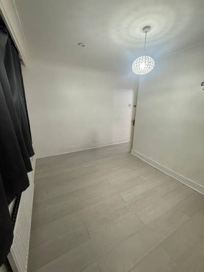 Fantastic Location in E6 – Close to Everything Main Photo