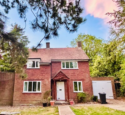 Beautiful cottage , idyllic location  Main Photo