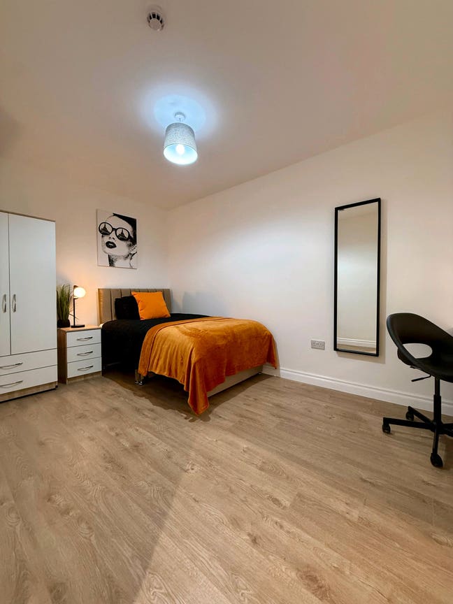Stylish Modern 6‑Bed • Luxury Finish  Main Photo