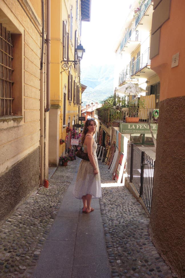 Looking for a flat share/flat mates!  Main Photo