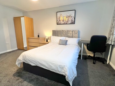 2 rooms available in shared house - 1 is ensuite Main Photo