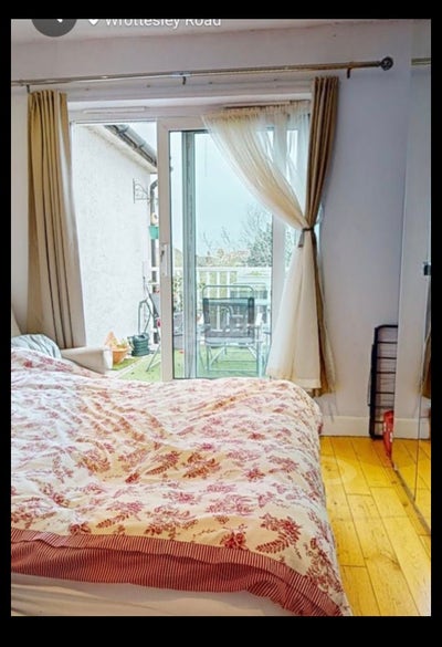 Three  Double  Bedrooms  Available  Main Photo