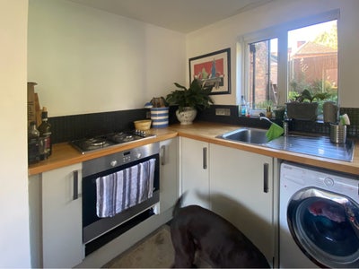 Furnished double bed/living room, bills inc. Main Photo