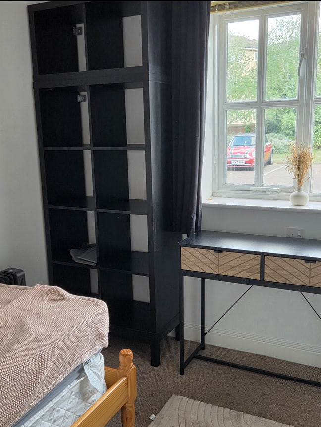 *Single Room available MK3 **professional females  Main Photo