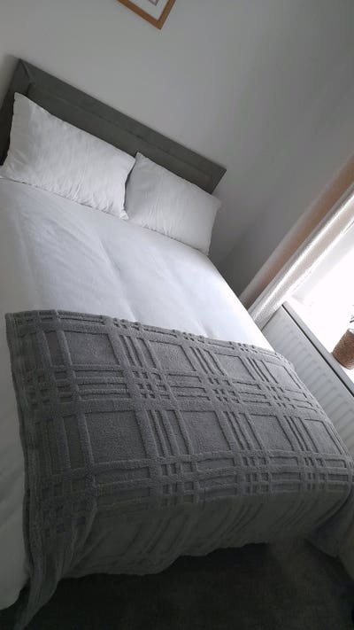 Light and airy double room Main Photo