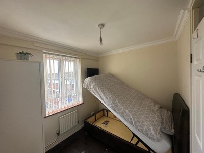 Room for rent Main Photo