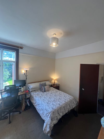 2 Rooms available in amazing 3 Bed flat Main Photo