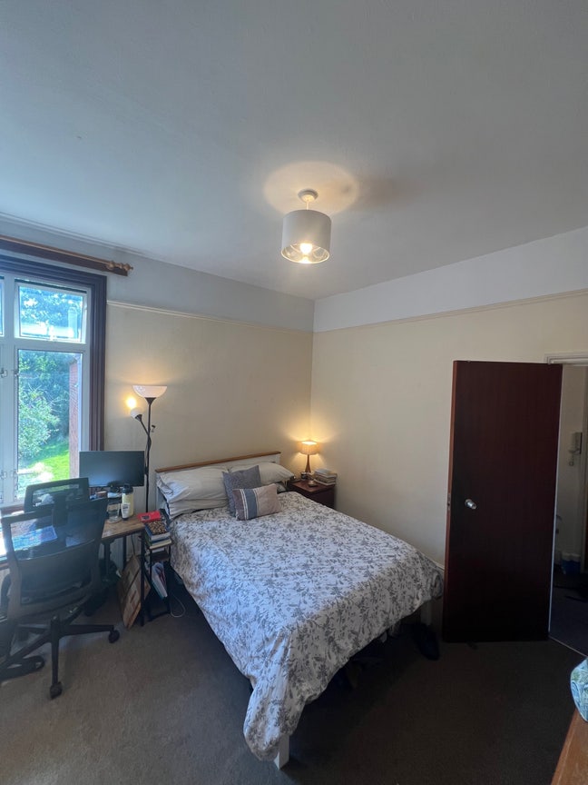 2 Rooms available in amazing 3 Bed flat Main Photo