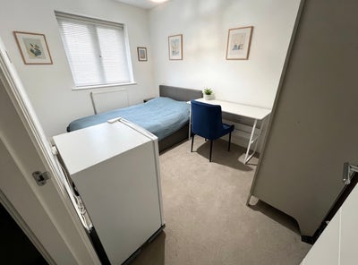 Double bed with Separate bathroom. Main Photo
