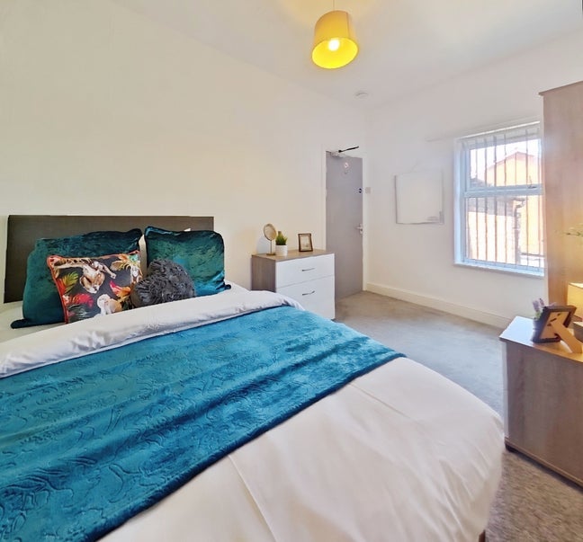 Ideal Chester Rooms - close to River Dee Main Photo