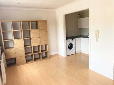 Specious 1 bedroom with parking  Main Photo