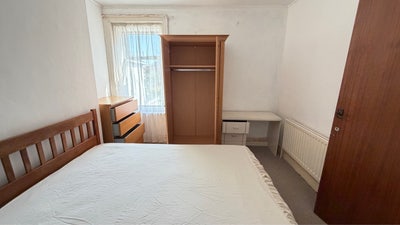 Double  Room  Available  on  Ashley Road BH14  Main Photo