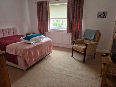 ✨️ Clean , Large Double Available at Badersfield  Main Photo