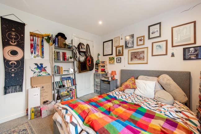 Double Room Available! Main Photo