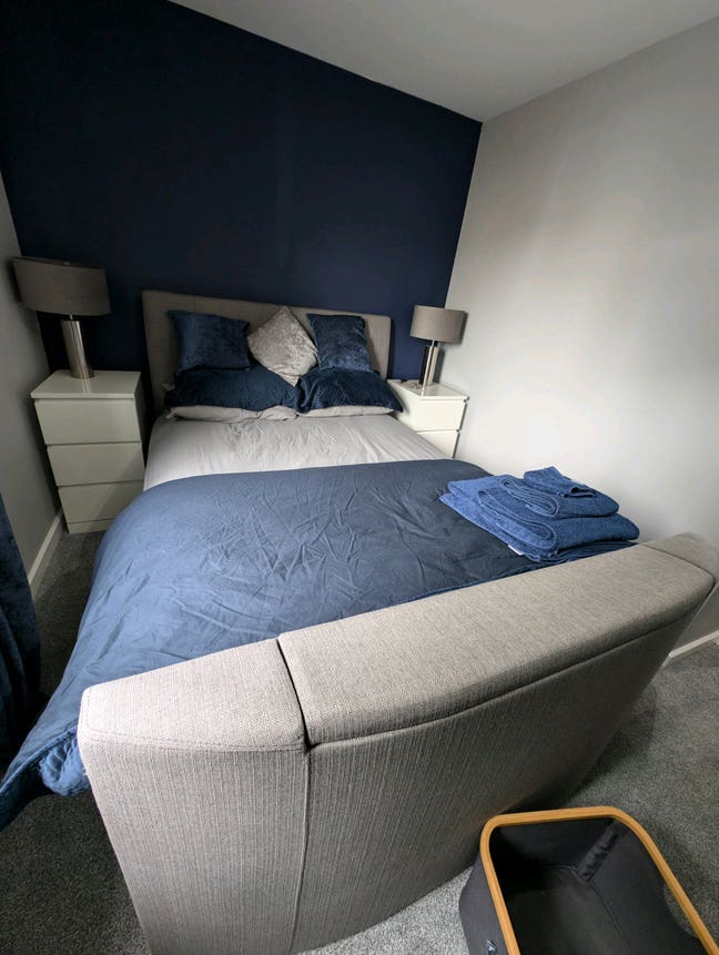Double furnished room with separate full bathroom Main Photo
