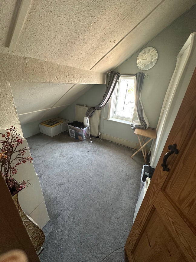 Small double room  Main Photo