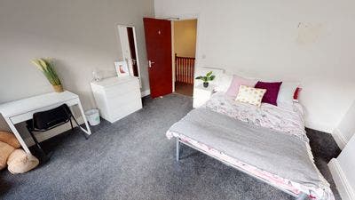 One Student Room Left!!!!! Main Photo
