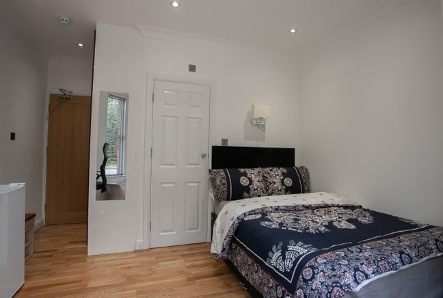 50 St. Jude's Road, Egham- TW20 0BT[Ensuite room] Main Photo