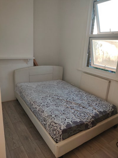 One single room for one working Muslim female (preferably) Main Photo