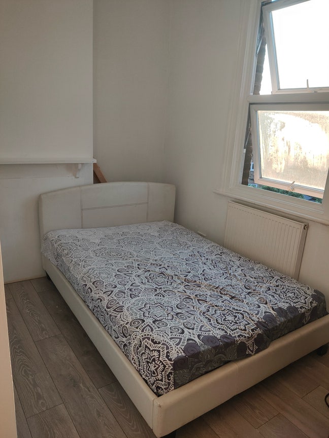 One single room for one working Muslim female (preferably) Main Photo